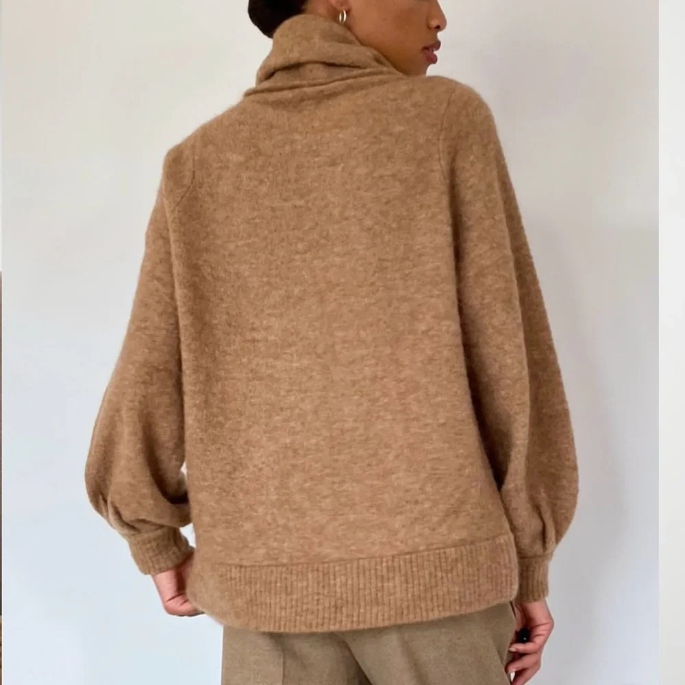 Aritzia The Group by Babaton Oversized Sweater Funnel Neck Caramel Sz XS Adichie - Picture 3 of 8